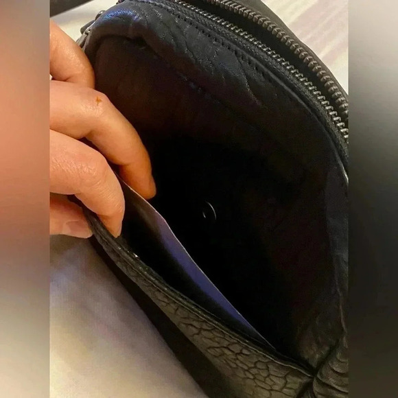 ๐ธ Karl Lagerfeld ๐ธ 100% Leather ๐ธ Crossbody bag ๐ธ Brand new ๐ธ - Picture 8 of 8